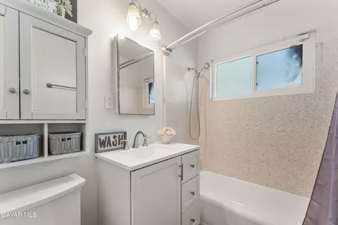 Bath - 38457 E 31st St, Palmdale, CA 93550 photo 1 of 1