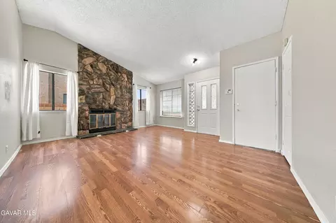 Living - 2533 Topaz Ln, Lancaster, CA 93535 photo 3 of 4
