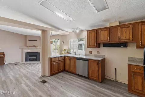 Kitchen - 14556 E Tehachapi Blvd #SPC 15, Tehachapi, CA 93561 photo 4 of 4