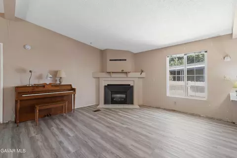 Living - 14556 E Tehachapi Blvd #SPC 15, Tehachapi, CA 93561 photo 4 of 8