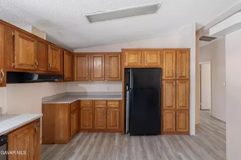 Kitchen - 14556 E Tehachapi Blvd #SPC 15, Tehachapi, CA 93561 photo 1 of 4