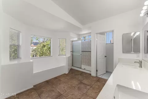 Bath - 37270 Carousel Cir, Palmdale, CA 93552 photo 5 of 6