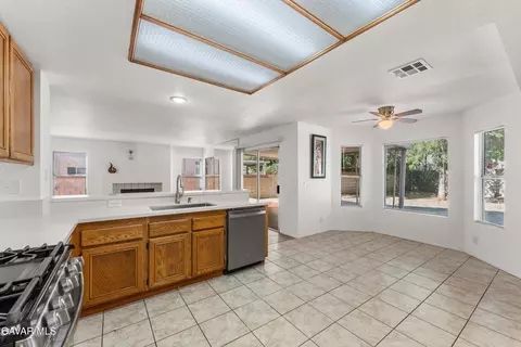 Kitchen - 37270 Carousel Cir, Palmdale, CA 93552 photo 5 of 6