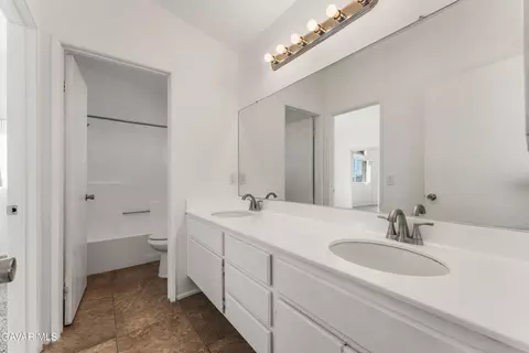 Bath - 37270 Carousel Cir, Palmdale, CA 93552 photo 2 of 6