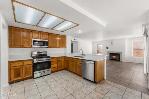Kitchen - 37270 Carousel Cir, Palmdale, CA 93552 photo 4 of 6