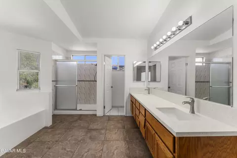Bath - 37270 Carousel Cir, Palmdale, CA 93552 photo 4 of 6