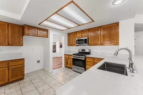 Kitchen - 37270 Carousel Cir, Palmdale, CA 93552 photo 2 of 6