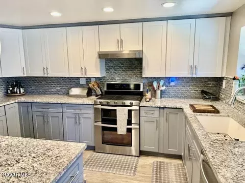 Kitchen - 4049 Saddleback Rd, Palmdale, CA 93552 photo 4 of 10