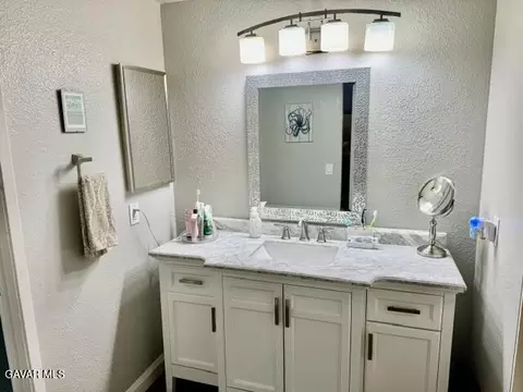Bath - 4049 Saddleback Rd, Palmdale, CA 93552 photo 5 of 8