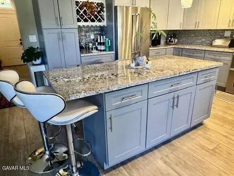 Kitchen - 4049 Saddleback Rd, Palmdale, CA 93552 photo 9 of 10