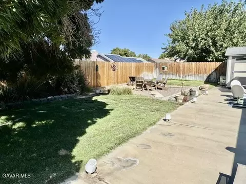 Exterior - 4049 Saddleback Rd, Palmdale, CA 93552 photo 7 of 8