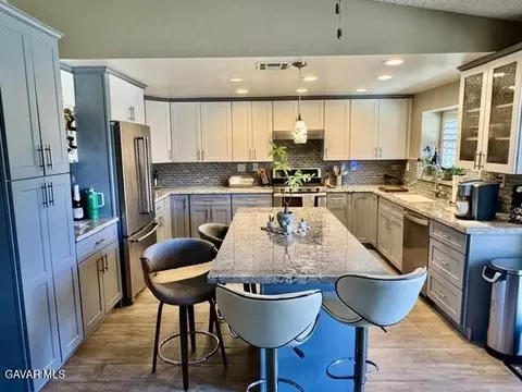 Kitchen - 4049 Saddleback Rd, Palmdale, CA 93552 photo 3 of 10