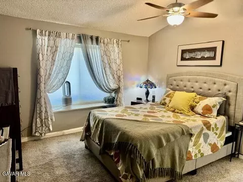 Bedroom - 4049 Saddleback Rd, Palmdale, CA 93552 photo 2 of 4