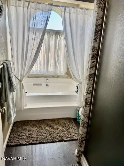 Bath - 4049 Saddleback Rd, Palmdale, CA 93552 photo 6 of 8