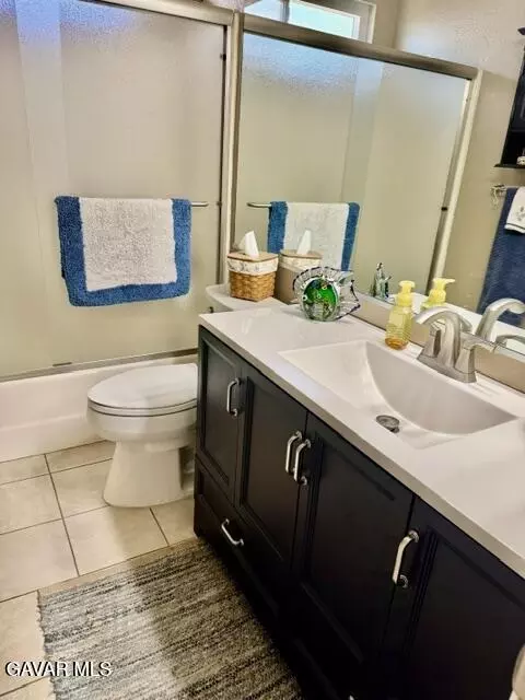 Bath - 4049 Saddleback Rd, Palmdale, CA 93552 photo 2 of 8
