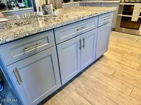 Kitchen - 4049 Saddleback Rd, Palmdale, CA 93552 photo 10 of 10