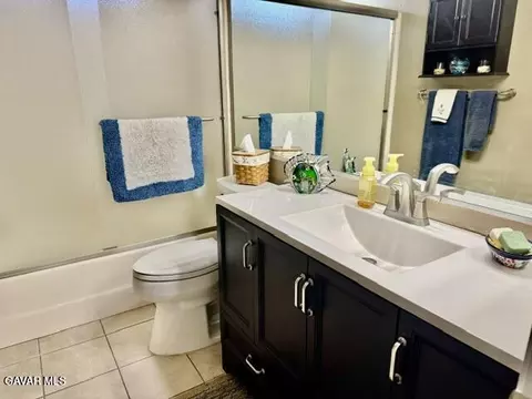Bath - 4049 Saddleback Rd, Palmdale, CA 93552 photo 3 of 8