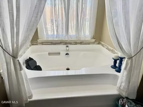 Bath - 4049 Saddleback Rd, Palmdale, CA 93552 photo 8 of 8