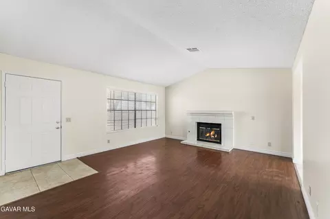 Living - 38470 Division St, Palmdale, CA 93550 photo 2 of 4