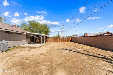 Exterior - 38470 Division St, Palmdale, CA 93550 photo 9 of 10