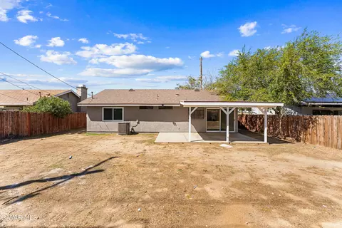 Exterior - 38470 Division St, Palmdale, CA 93550 photo 7 of 10