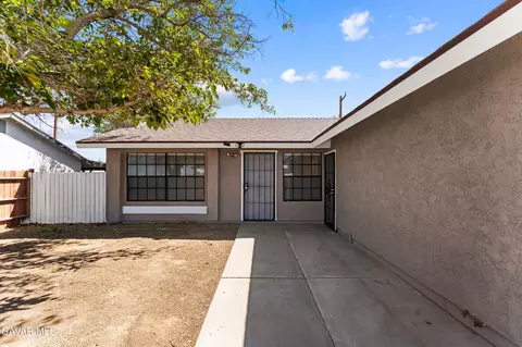 Exterior - 38470 Division St, Palmdale, CA 93550 photo 4 of 10