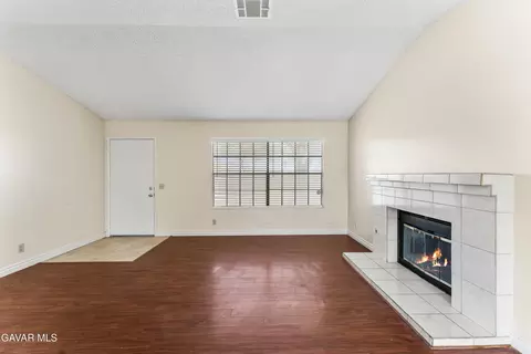 Living - 38470 Division St, Palmdale, CA 93550 photo 4 of 4