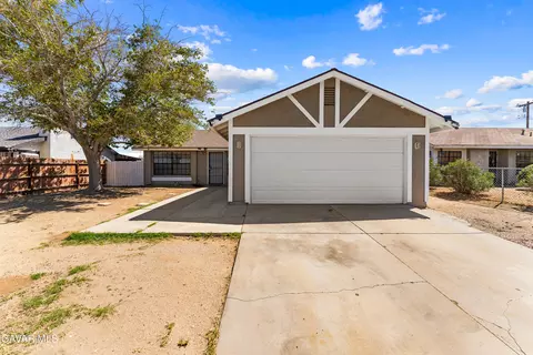 Exterior - 38470 Division St, Palmdale, CA 93550 photo 2 of 10