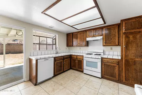 Kitchen - 38470 Division St, Palmdale, CA 93550 photo 3 of 4