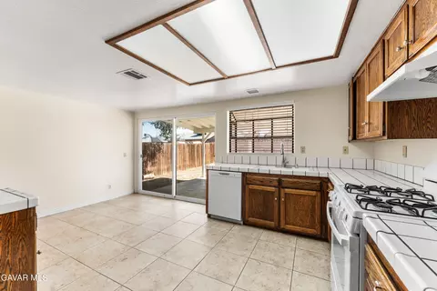 Kitchen - 38470 Division St, Palmdale, CA 93550 photo 4 of 4