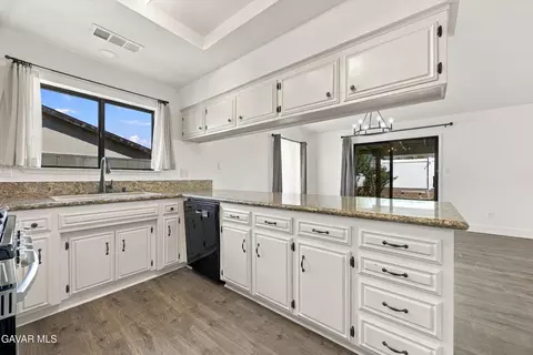 Kitchen - 1370 S Green St, Tehachapi, CA 93561 photo 4 of 5