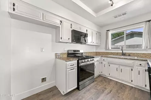 Kitchen - 1370 S Green St, Tehachapi, CA 93561 photo 2 of 5