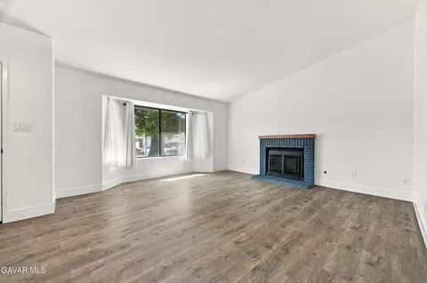 Living - 1370 S Green St, Tehachapi, CA 93561 photo 3 of 6