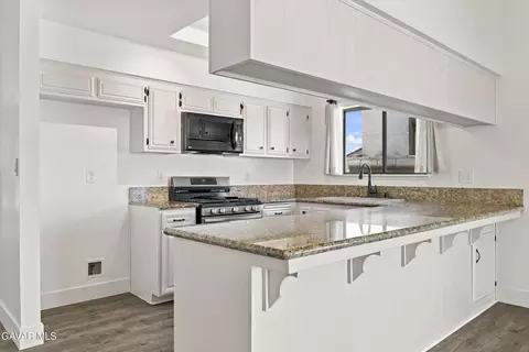 Kitchen - 1370 S Green St, Tehachapi, CA 93561 photo 1 of 5