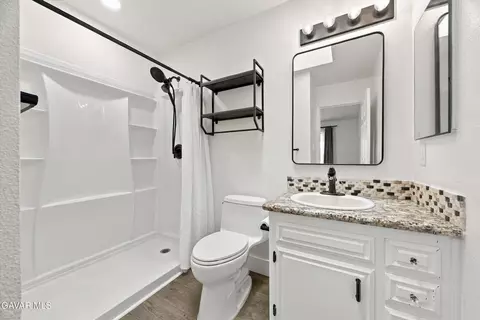 Bath - 1370 S Green St, Tehachapi, CA 93561 photo 1 of 2