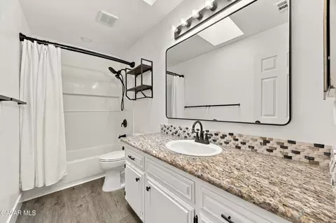 Bath - 1370 S Green St, Tehachapi, CA 93561 photo 2 of 2