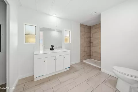 Bath - 43850 20th St E Space #47, Lancaster, CA 93535 photo 1 of 4