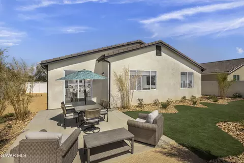 Exterior - 1558 E Holguin St, Lancaster, CA 93535 photo 1 of 1