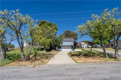 42640 Ranch Club Rd, Lake Hughes, CA 93532