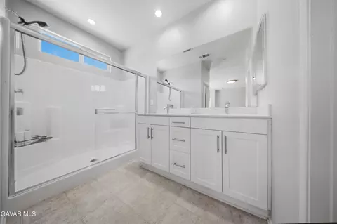 Bath - 1832 E Avenue H7, Lancaster, CA 93535 photo 1 of 1