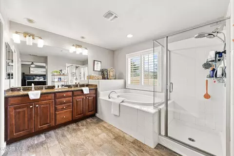 Bath - 111 Elderberry Ct, Tehachapi, CA 93561 photo 2 of 4