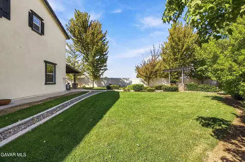 Exterior - 111 Elderberry Ct, Tehachapi, CA 93561 photo 8 of 10