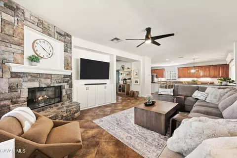 Living - 111 Elderberry Ct, Tehachapi, CA 93561 photo 7 of 7