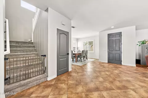 Entry Way - 111 Elderberry Ct, Tehachapi, CA 93561 photo 3 of 8