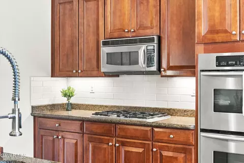Kitchen - 111 Elderberry Ct, Tehachapi, CA 93561 photo 7 of 7