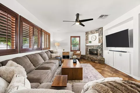 Living - 111 Elderberry Ct, Tehachapi, CA 93561 photo 5 of 7