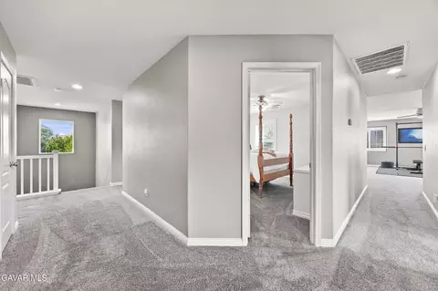 Entry Way - 111 Elderberry Ct, Tehachapi, CA 93561 photo 7 of 8