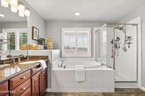 Bath - 111 Elderberry Ct, Tehachapi, CA 93561 photo 3 of 4
