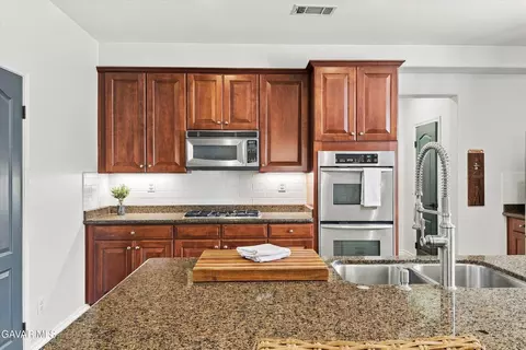 Kitchen - 111 Elderberry Ct, Tehachapi, CA 93561 photo 4 of 7
