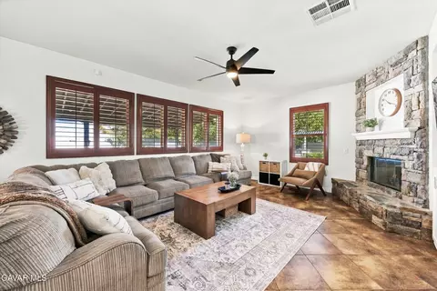 Living - 111 Elderberry Ct, Tehachapi, CA 93561 photo 4 of 7